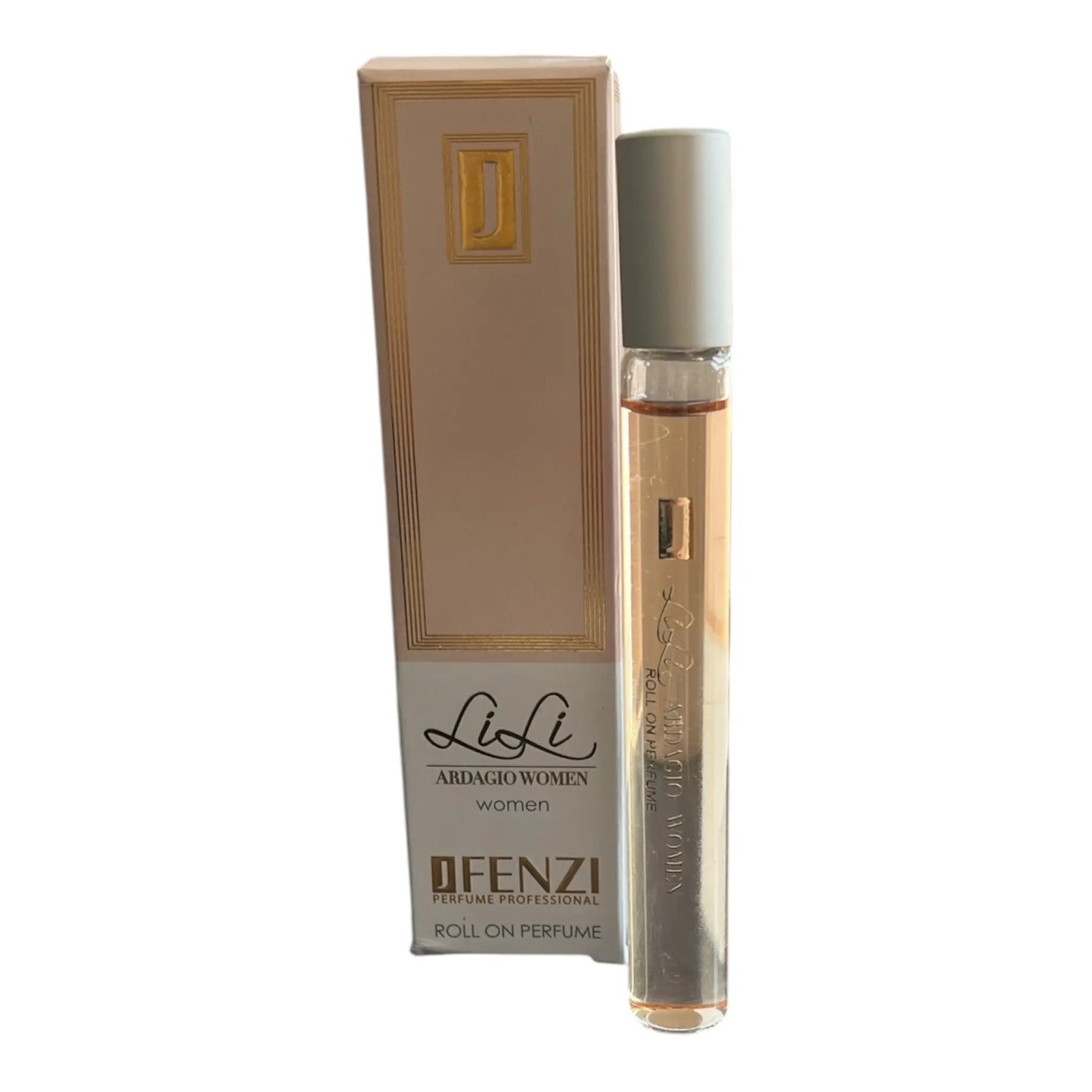 Een slanke transparante glazen roll-on parfumfles met een lichtgrijze dop en gouden opdruk gevuld met gouden vloeistof van lili ardagio for her door jfenzi