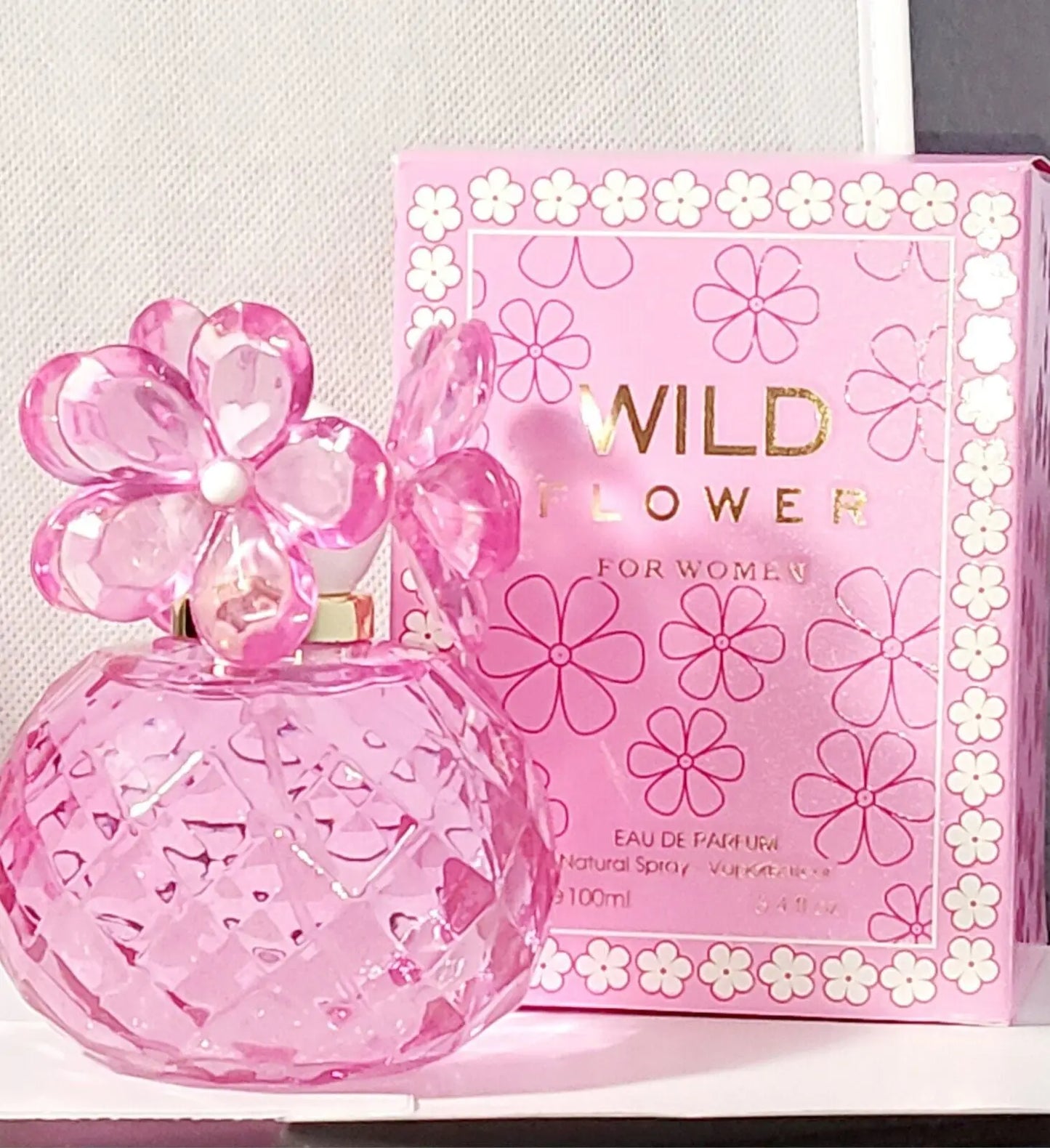 Roze kristallen bloemvormige parfumfles wild flower for her van fc met gefacetteerd transparant lichaam en dop